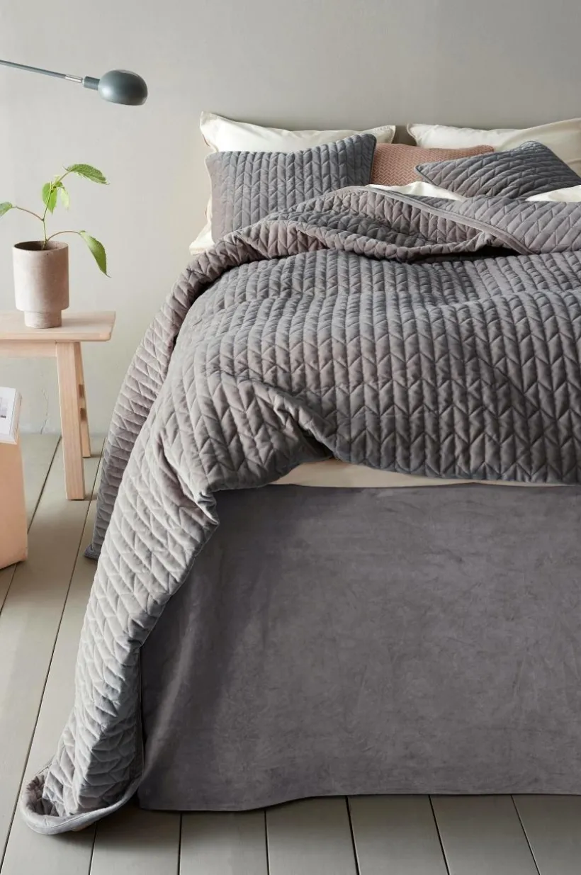 Jotex Päiväpeitteet|Helmalakanat^TILY Vuodevaatepakkaus - Kapeaan Sänkyyn 90 Cm, Helmalakana 45 Cm