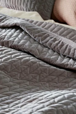 Jotex Päiväpeitteet|Helmalakanat^TILY Vuodevaatepakkaus - Kapeaan Sänkyyn 90 Cm, Helmalakana 45 Cm