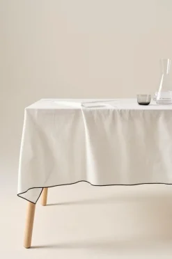 Jotex Pöytäliinat^VIVIAN Pöytäliina